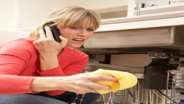 Confused woman holding sponge