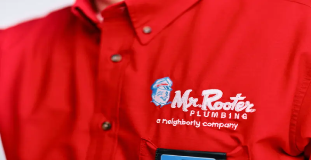 A plumber wearing a shirt with the MRR logo.