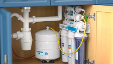 Different types of water filters cleaning tap water.