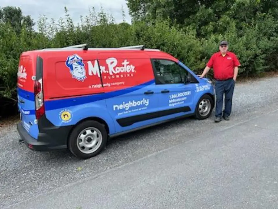 Mr. Rooter employee knocking on a customer's door.