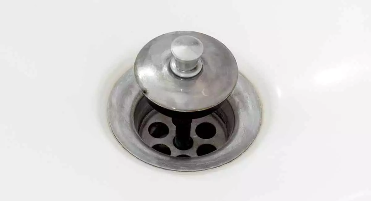 Push-pull tub drain.